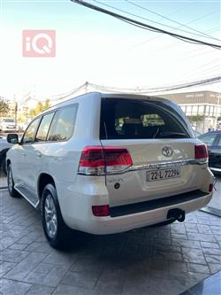 تۆیۆتا لاند کروزەر